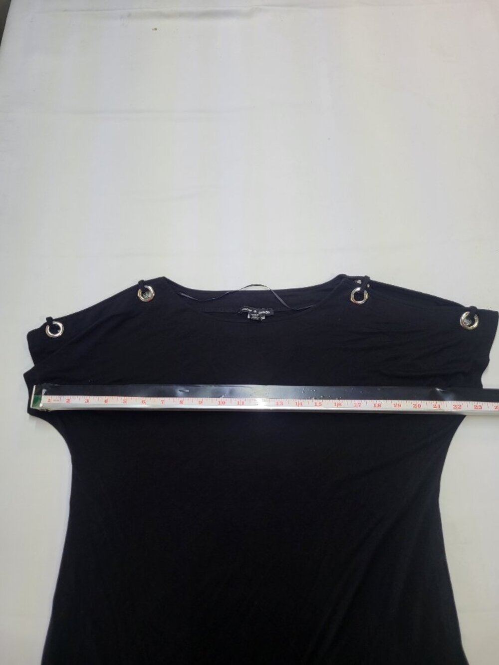 Cable & Gauge Black Cold Shoulder Grommet Top Size M Cutout Knit - Picture 9 of 11